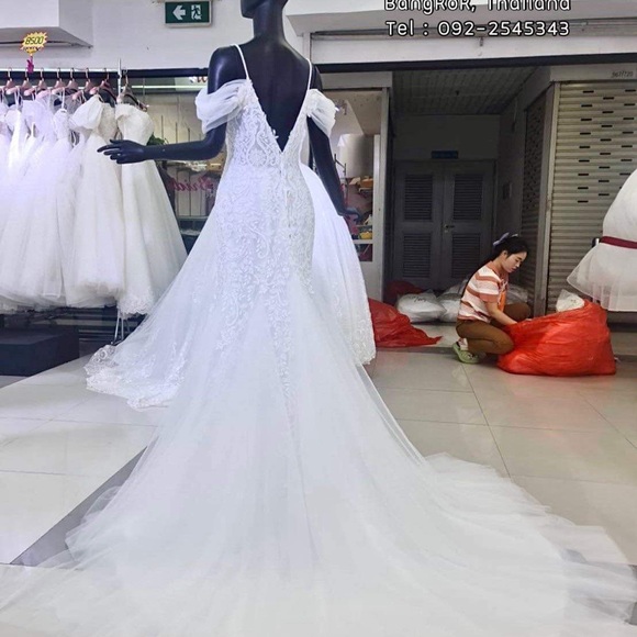 WEDDING DRESS - Picture 8 of 8